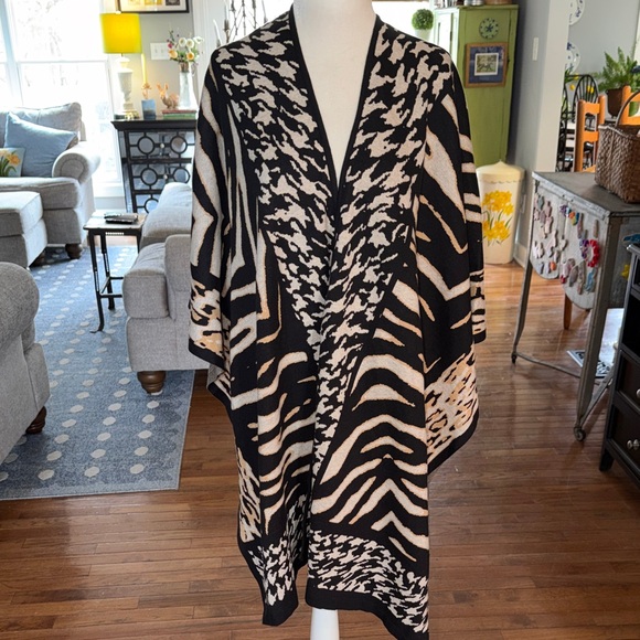 Chico's Sweaters - Chico's Black and Cream Patterned Wrap